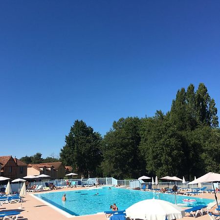 Charmant T2 / 5 pers.dans résidence avec PISCINE CHAUFFEE Monflanquin Extérieur photo