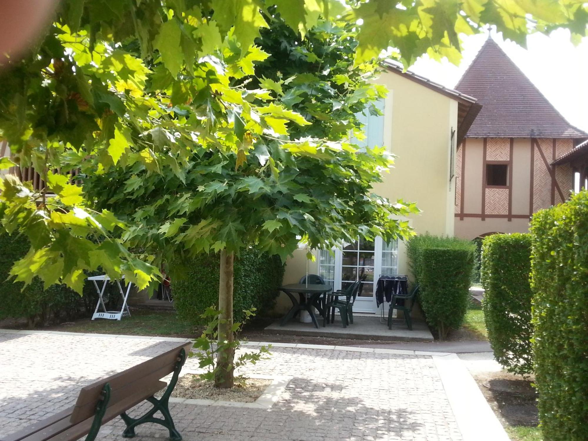 Charmant T2 / 5 pers.dans résidence avec PISCINE CHAUFFEE Monflanquin Extérieur photo