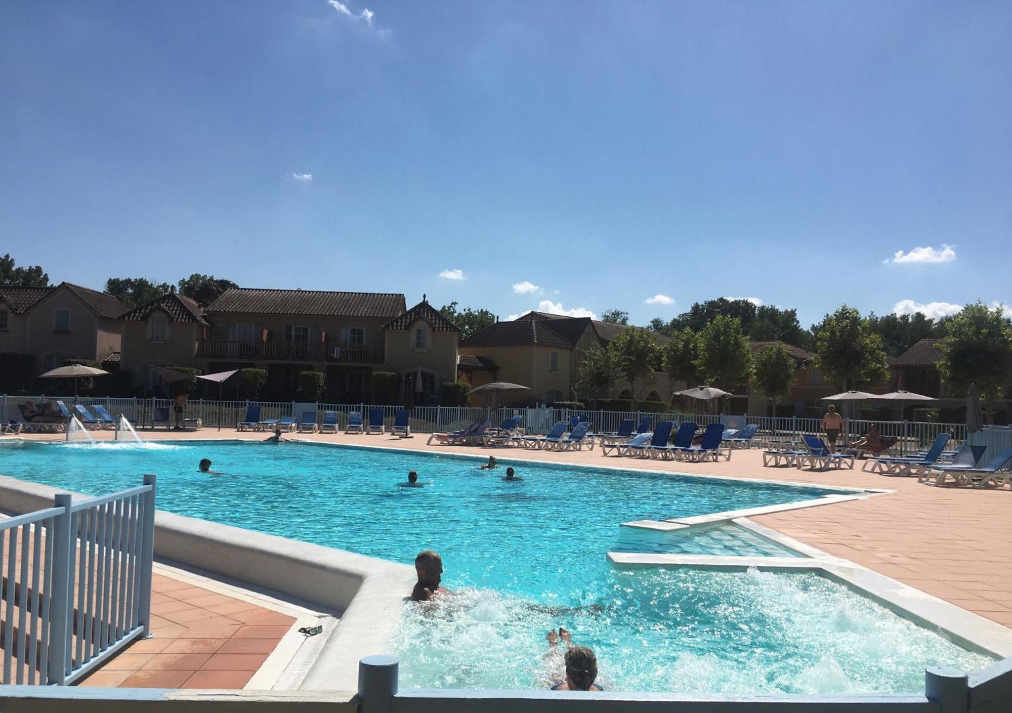 Charmant T2 / 5 pers.dans résidence avec PISCINE CHAUFFEE Monflanquin Extérieur photo